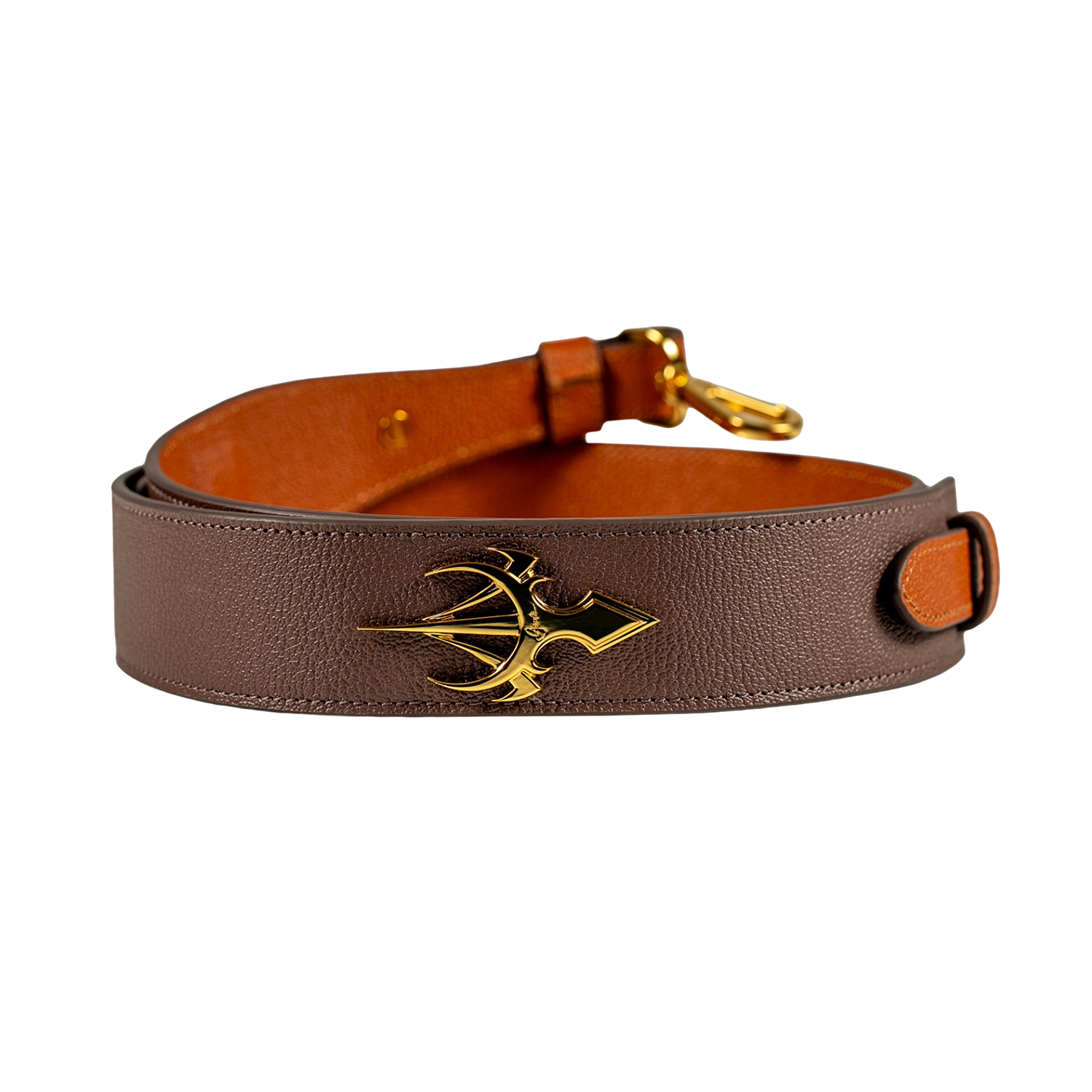 الظبي بني وبرتقالي